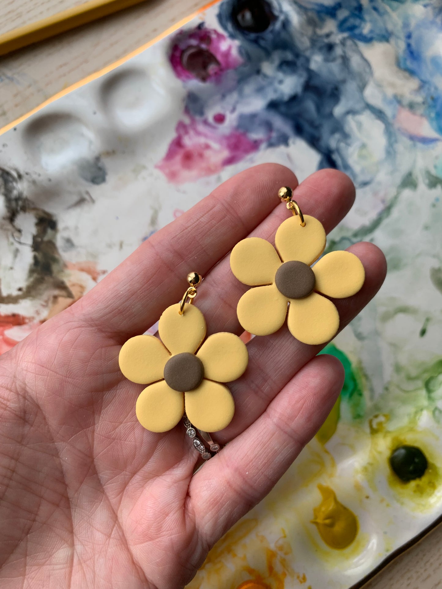 Delightful Daisy Ball Post