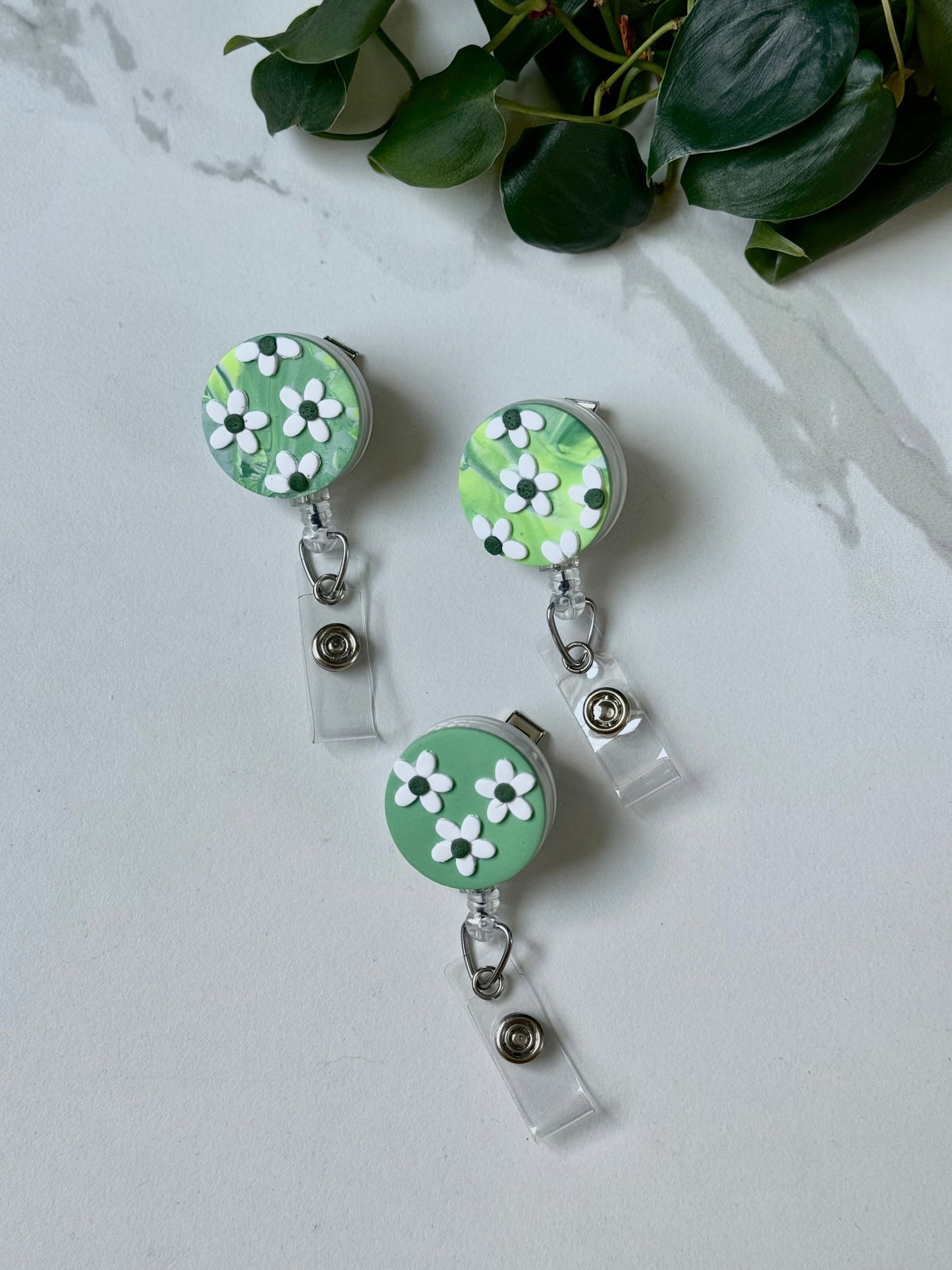 Green Daisy Badge Reel