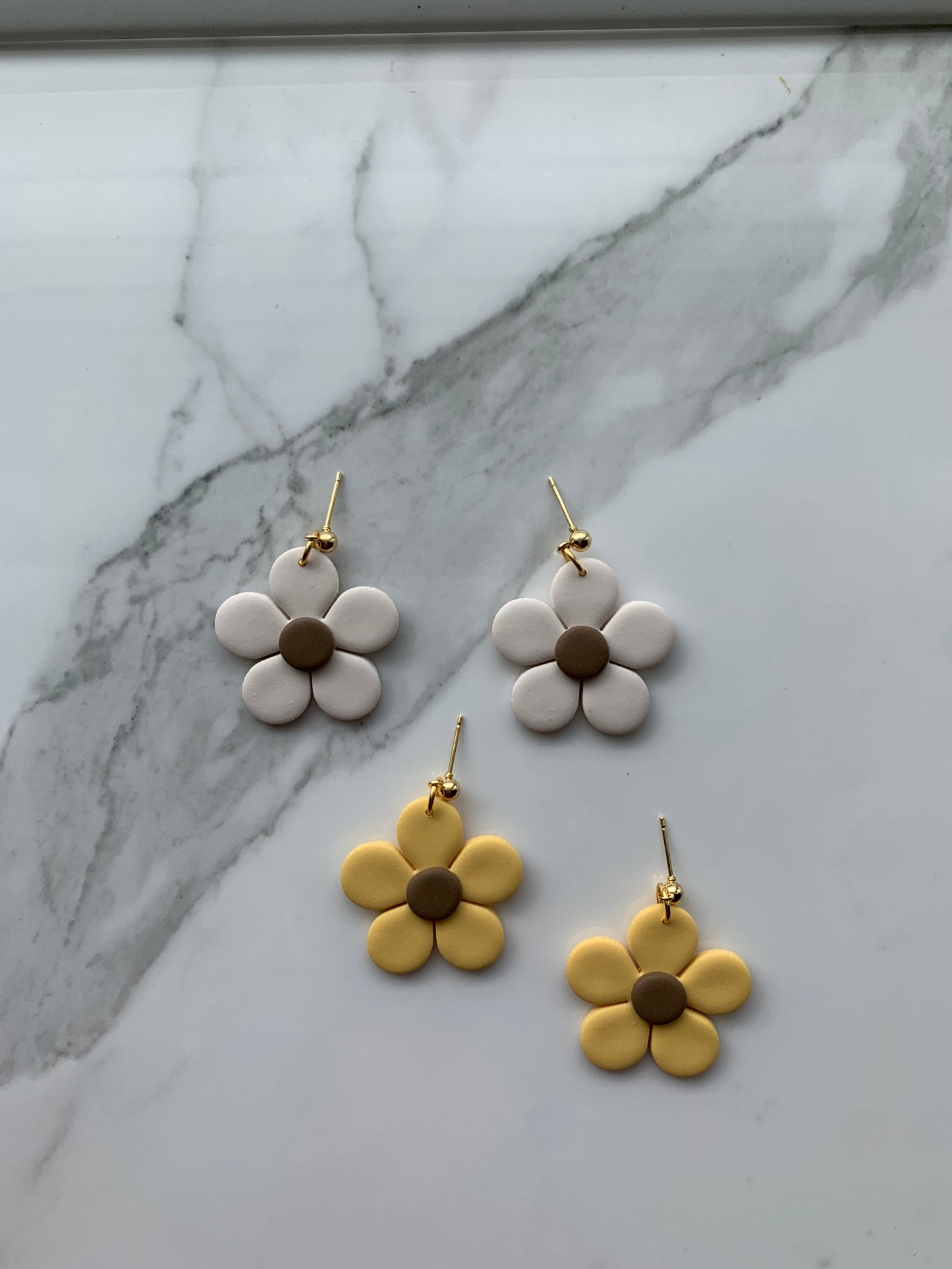 Delightful Daisy Ball Post